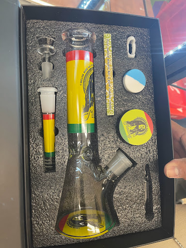 Vaporizer Store «Cigar n Vape Alexandria», reviews and photos, 678 S Pickett St, Alexandria, VA 22304, USA