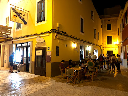 Restaurant El Hogar del Pollo - Carrer de Sant Pere, 11, 07760 Ciutadella de Menorca, Illes Balears, Spain