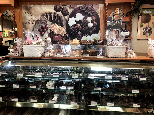 Shopping Mall «Woodburn Premium Outlets», reviews and photos, 1001 N Arney Rd, Woodburn, OR 97071, USA