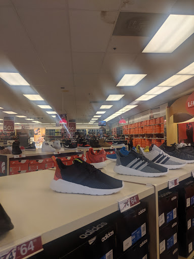 Shoe Store «Famous Footwear», reviews and photos, 211 NE Englewood Rd, Kansas City, MO 64118, USA