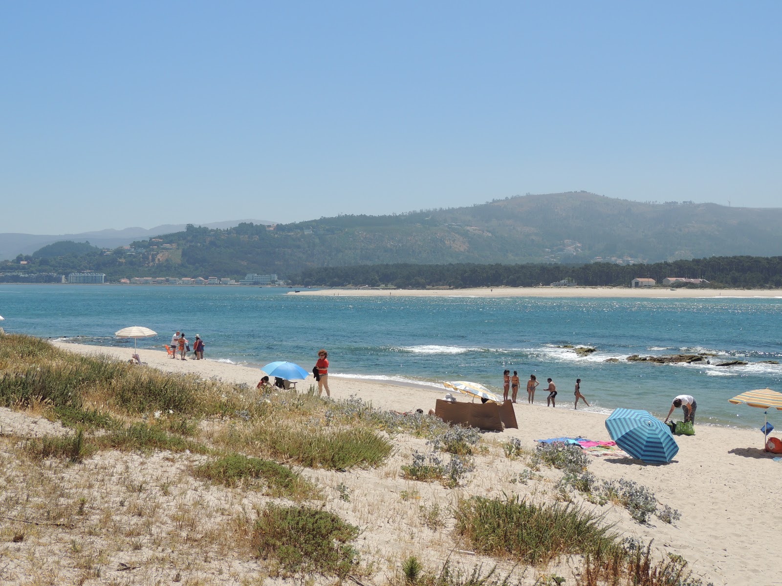 Praia de Camposancos'in fotoğrafı imkanlar alanı