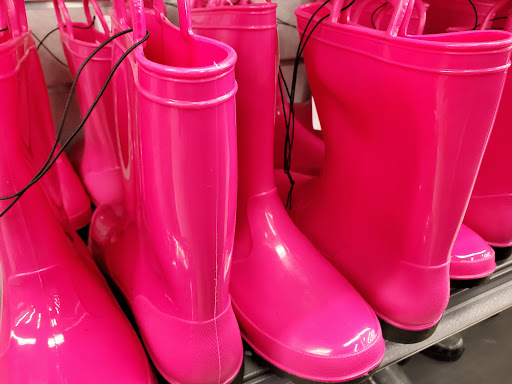 Sporting Goods Store «Big 5 Sporting Goods», reviews and photos, 3420 Arden Way, Sacramento, CA 95825, USA