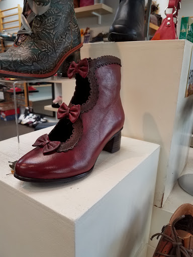 Shoe Store «Shoes On Solano», reviews and photos, 5933 College Ave, Oakland, CA 94618, USA