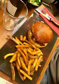 Hamburger du Restaurant français Authentique à Chalmazel-Jeansagnière - n°16