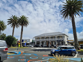 Raglan Harbour View Hotel