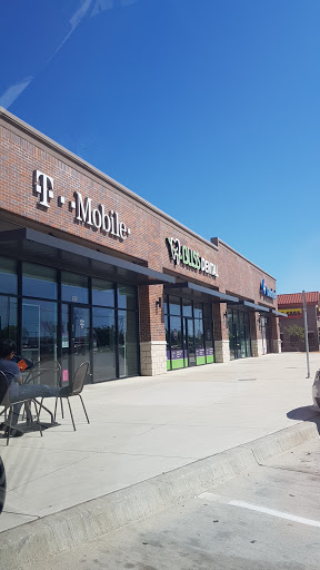 Cell Phone Store «T-Mobile», reviews and photos, 711 S Industrial Blvd #115, Euless, TX 76040, USA