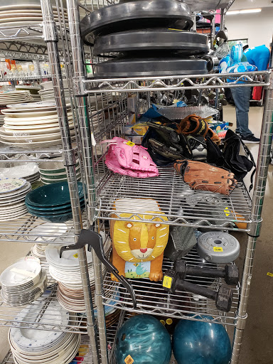 Thrift Store «Goodwill Store & Donation Center», reviews and photos, 543 North Ave, Glendale Heights, IL 60139, USA