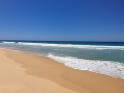 Foto van Wairo Beach met recht en lang