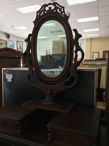 Thrift Store «MTA Thrift Store», reviews and photos, 6735 Van Nuys Blvd, Van Nuys, CA 91405, USA