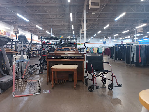 Thrift Store «Thunderbird & Scottsdale Goodwill Retail Store & Donation Center», reviews and photos, 14202 N Scottsdale Rd, Scottsdale, AZ 85254, USA