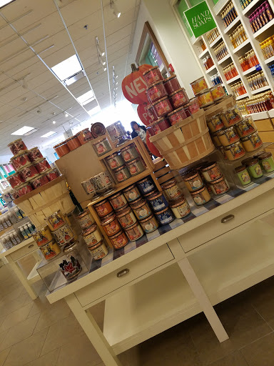 Beauty Supply Store «Bath & Body Works», reviews and photos, 3360 Fairlane Dr, Allen Park, MI 48101, USA