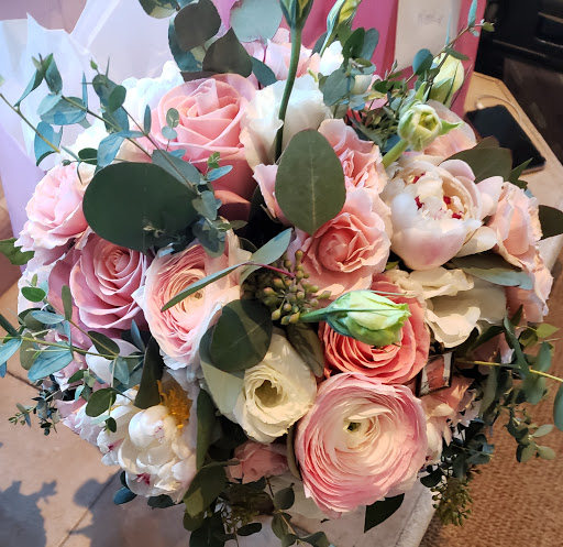 Florist «Mums the Word-A Florist», reviews and photos, 1175 N Berkeley Ave, Fullerton, CA 92832, USA