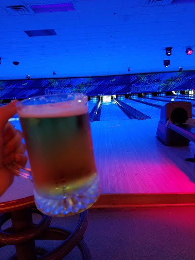 Bowling Alley «Brunswick Zone Hawthorn Lanes», reviews and photos, 316 Center Dr, Vernon Hills, IL 60061, USA