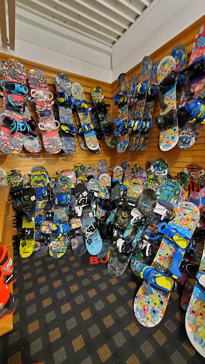 Outdoor Sports Store «Boyne Country Sports», reviews and photos, 42881 Woodward Ave, Bloomfield Hills, MI 48304, USA