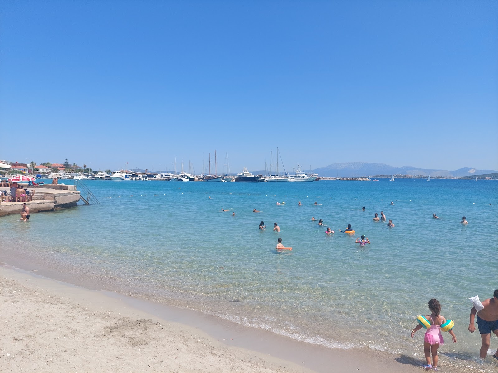 Foto di Ilica Yildizburnu Kucuk Halk Plaji con una superficie del sabbia beige