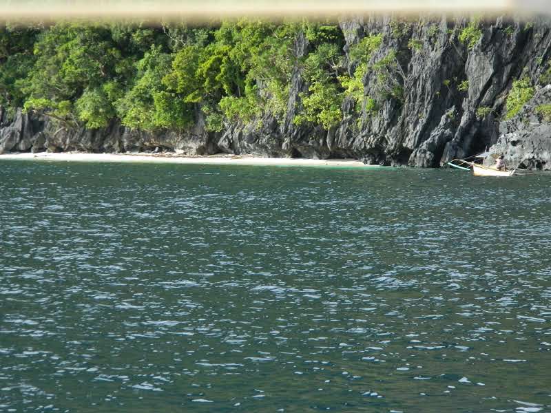 Foto di Cagbantang Beach con una superficie del acqua cristallina