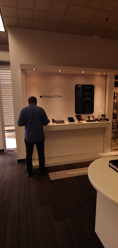 Cell Phone Store «Verizon», reviews and photos, 1169 Saxon Blvd #100, Orange City, FL 32763, USA