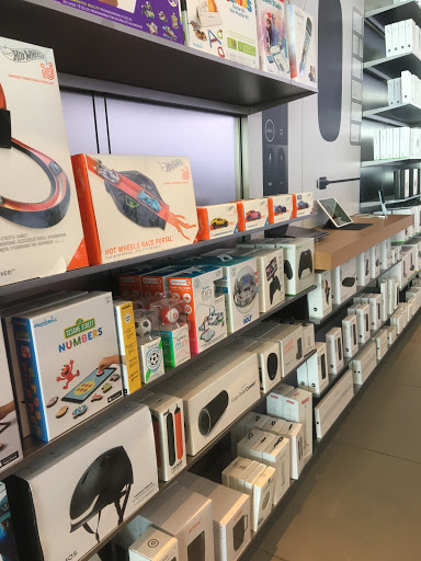 Computer Store «Apple Eton», reviews and photos, 28849 Chagrin Blvd, Woodmere, OH 44122, USA