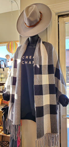 Jewelry Store «Knock Knock Boutique», reviews and photos, 110 W Chocolate Ave, Hershey, PA 17033, USA