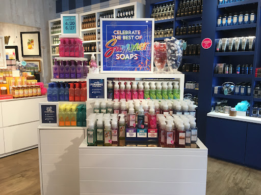 Beauty Supply Store «Bath & Body Works», reviews and photos, 10385 Dixie Hwy, Louisville, KY 40272, USA