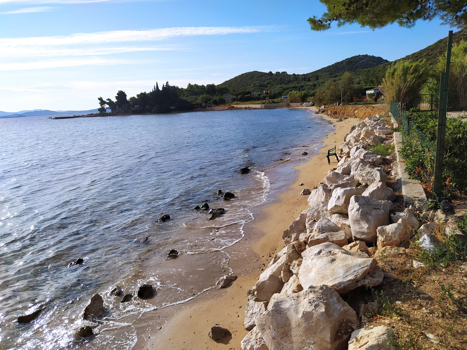 Foto van Bartovica beach met bruin zand oppervlakte