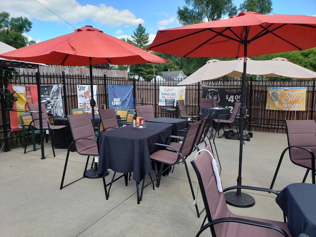 Manny's Bar and Grill 49548