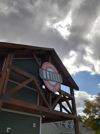 State Liquor Store «NH Liquor & Wine Outlet», reviews and photos, 10 Benning St, West Lebanon, NH 03784, USA