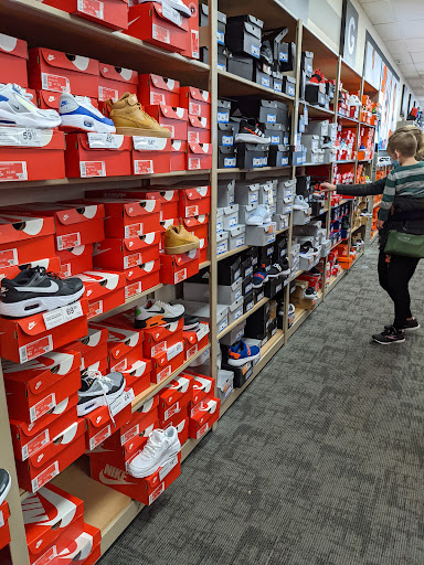 Shoe Store «Rack Room Shoes», reviews and photos, 2809 Battleground Ave, Greensboro, NC 27455, USA