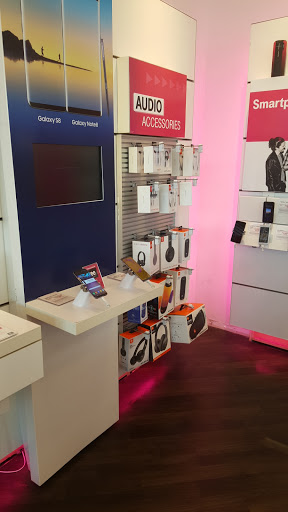 Cell Phone Store «T-Mobile», reviews and photos, 1516 SW Roxbury St a, Seattle, WA 98106, USA