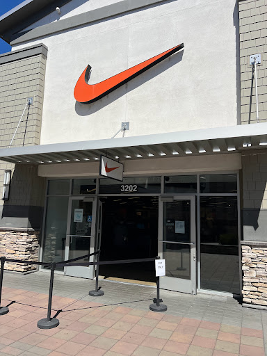 Shopping Mall «San Francisco Premium Outlets», reviews and photos, 2774 Livermore Outlets Dr, Livermore, CA 94551, USA