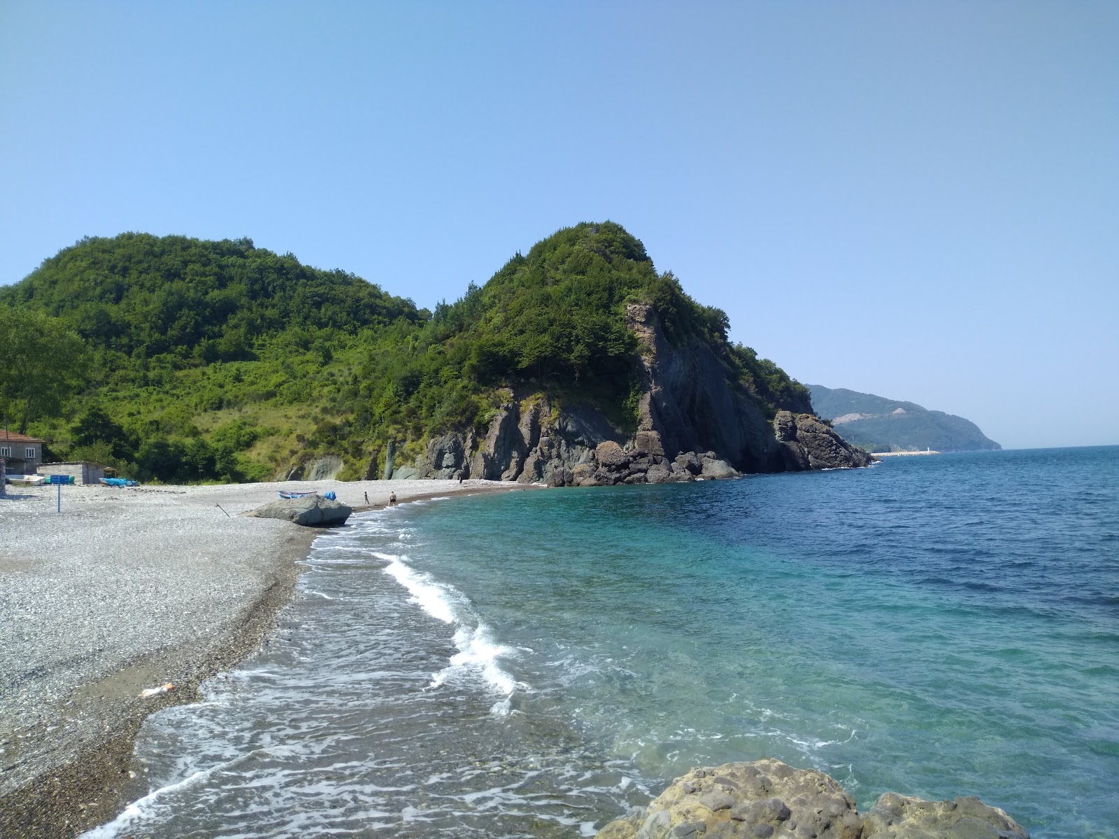 Foto di Lucky Coast Beach con una superficie del ciottoli grigi