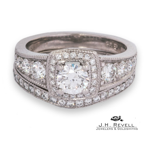 Jewelry Store «Revell Jewelers», reviews and photos, 904 Middle Rd, Bettendorf, IA 52722, USA