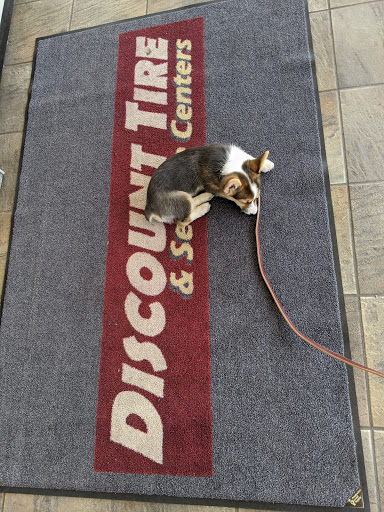 Tire Shop «Discount Tire Centers - Fresno, CA», reviews and photos, 6615 N Blackstone Ave, Fresno, CA 93710, USA