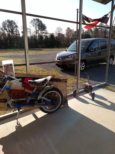 Flea Market «Red Barn Flea Market Auction», reviews and photos, 3381 Kings Hwy, Colonial Beach, VA 22443, USA