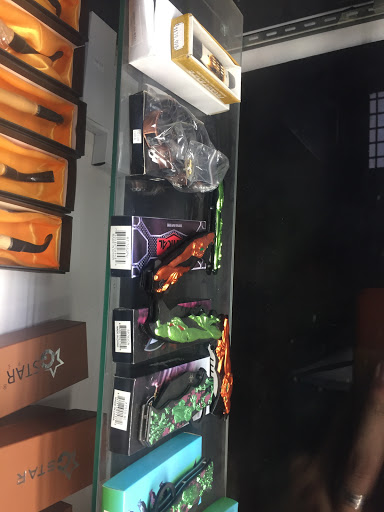 Tobacco Shop «Relax Smoke Shop», reviews and photos, 6 W 39th St, Kansas City, MO 64111, USA