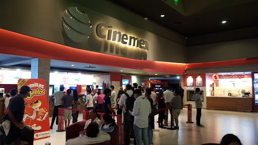 Open cinemas Cancun
