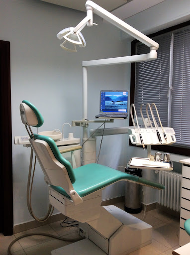 Clínica De Salud Bucodental Odontología Y Ortodoncia Doctores De Carlos