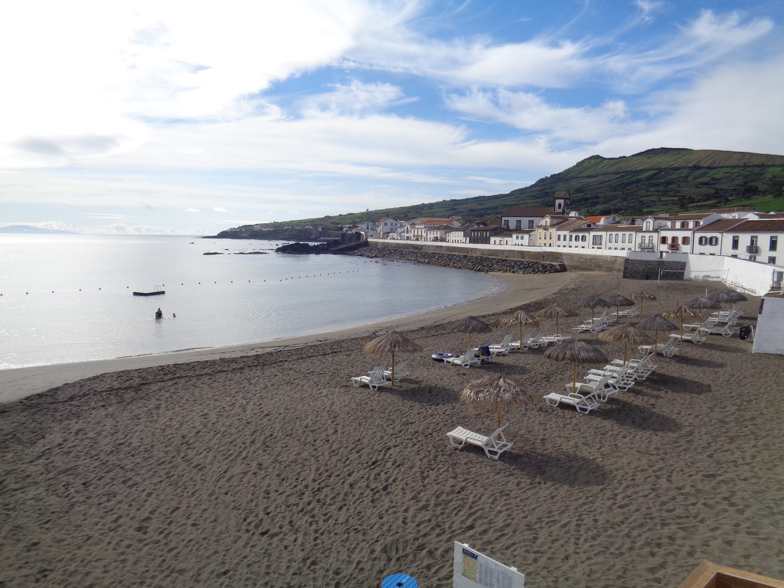 Foto von Praia de Sao Mateus mit kleine bucht
