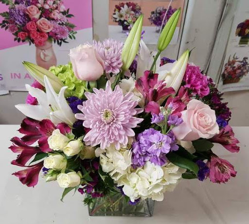 Florist «Glenview Florist / Flower Shop», reviews and photos, 1813 Waukegan Rd, Glenview, IL 60025, USA