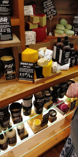 Cosmetics Store «Lush Cosmetics», reviews and photos, 7101 Democracy Blvd, Bethesda, MD 20817, USA