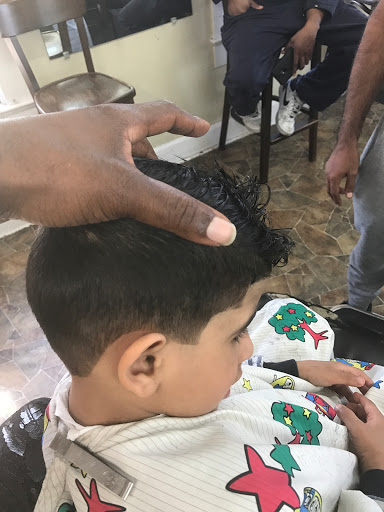 Barber Shop «Fatheadz Barber Shop», reviews and photos, 2516 Paul W Bryant Dr, Tuscaloosa, AL 35401, USA