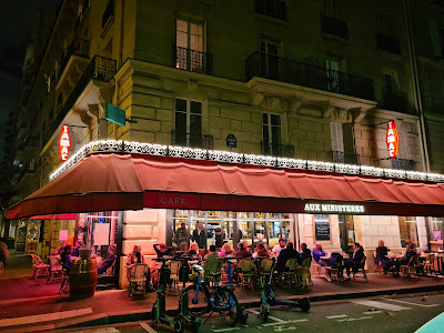 Aux Ministères à Paris