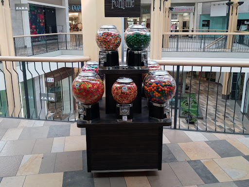 Department Store «Saks Fifth Avenue», reviews and photos, 26100 Cedar Rd, Beachwood, OH 44122, USA