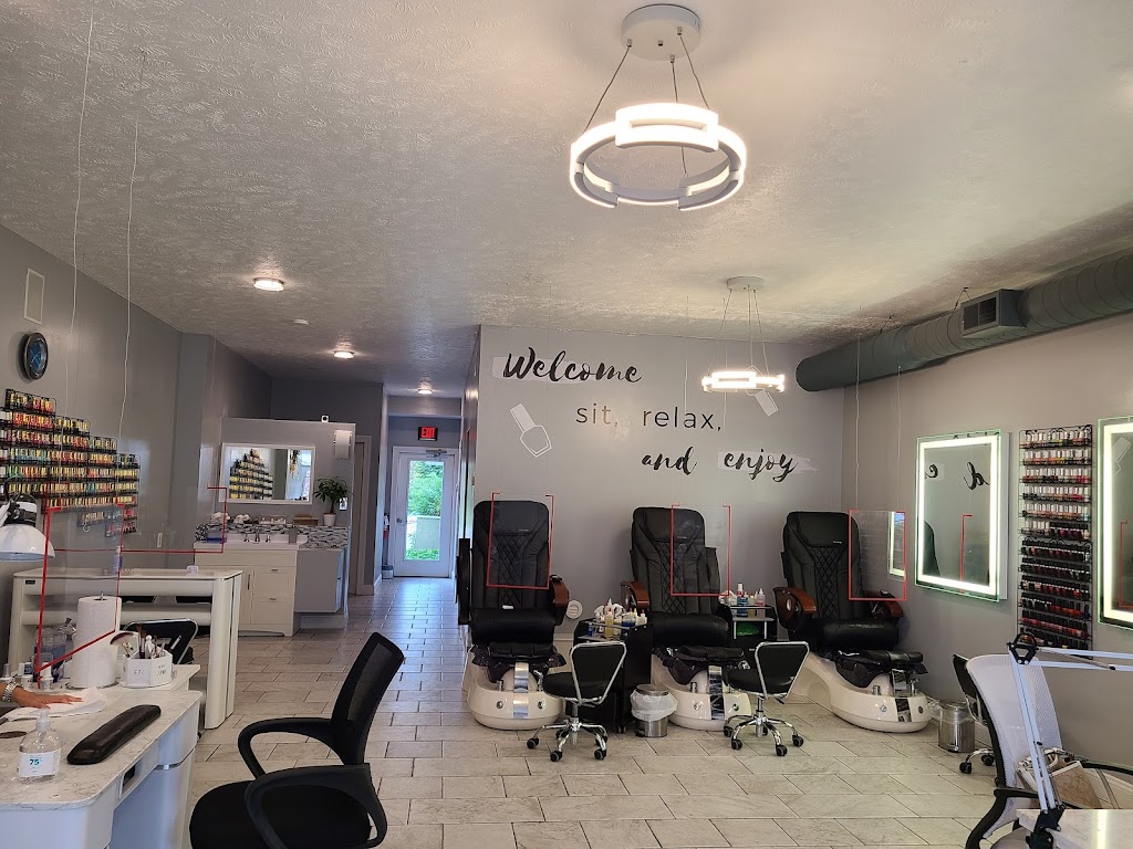 Tip's Nail Salon Fairlawn, OH 44333 Services and Reviews