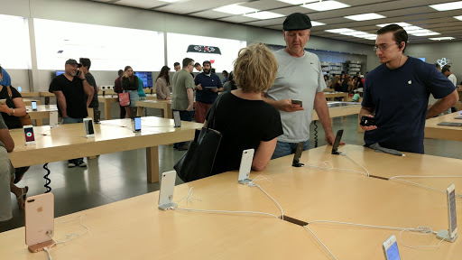 Computer Store «Apple Barton Creek», reviews and photos, 2901 S Capital of Texas Hwy, Austin, TX 78746, USA