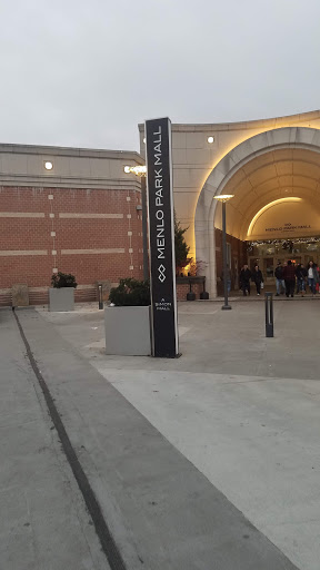 Movie Theater «AMC DINE-IN Menlo Park 12», reviews and photos, 55 Parsonage Rd #390, Edison, NJ 08837, USA