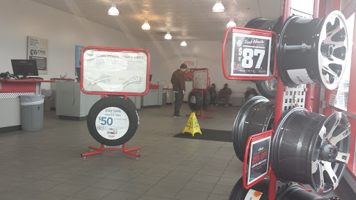 Tire Shop «Discount Tire Store - Saint Paul, MN», reviews and photos, 1350 University Ave W, St Paul, MN 55104, USA