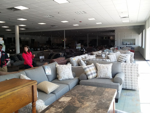 Furniture Store «Evansville Overstock Warehouse Furniture & Mattress», reviews and photos, 201 N Green River Rd, Evansville, IN 47715, USA