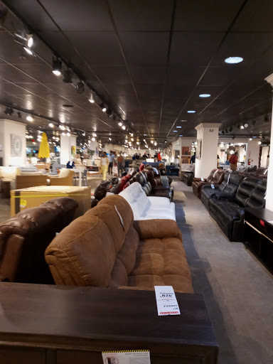 Outlet Store «Rooms To Go Outlet Furniture Store - Norcross», reviews and photos, 6288 Dawson Blvd, Norcross, GA 30093, USA