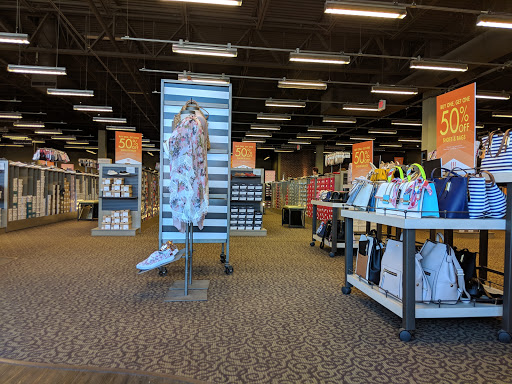 Shoe Store «DSW Designer Shoe Warehouse», reviews and photos, 100 W Higgins Rd, South Barrington, IL 60010, USA